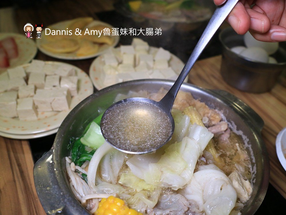 《新竹百來元平價小火鍋》8鍋臭臭鍋（新竹民權店)。無限量享用白飯、滷肉飯、涼麵、王子麵、雞絲麵、飲料、冰淇淋、爆米花︱巨城附近 （影片）