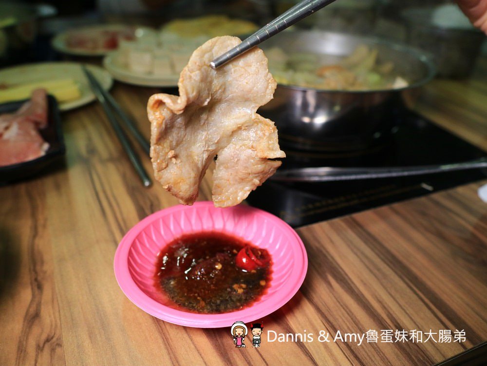 《新竹百來元平價小火鍋》8鍋臭臭鍋（新竹民權店)。無限量享用白飯、滷肉飯、涼麵、王子麵、雞絲麵、飲料、冰淇淋、爆米花︱巨城附近 （影片）