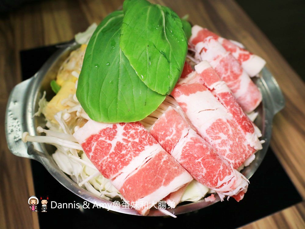 《新竹百來元平價小火鍋》8鍋臭臭鍋（新竹民權店)。無限量享用白飯、滷肉飯、涼麵、王子麵、雞絲麵、飲料、冰淇淋、爆米花︱巨城附近 （影片）