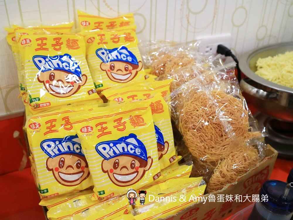 《新竹百來元平價小火鍋》8鍋臭臭鍋（新竹民權店)。無限量享用白飯、滷肉飯、涼麵、王子麵、雞絲麵、飲料、冰淇淋、爆米花︱巨城附近 （影片）