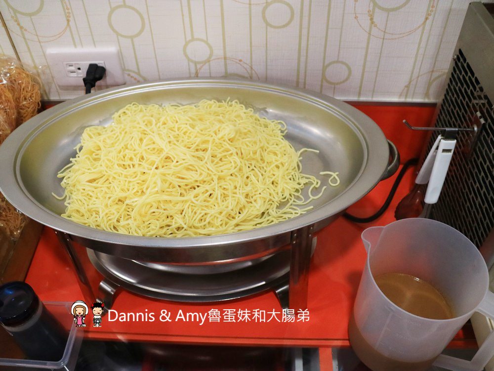 《新竹百來元平價小火鍋》8鍋臭臭鍋（新竹民權店)。無限量享用白飯、滷肉飯、涼麵、王子麵、雞絲麵、飲料、冰淇淋、爆米花︱巨城附近 （影片）