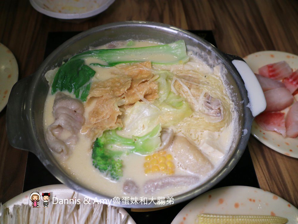《新竹百來元平價小火鍋》8鍋臭臭鍋（新竹民權店)。無限量享用白飯、滷肉飯、涼麵、王子麵、雞絲麵、飲料、冰淇淋、爆米花︱巨城附近 （影片）