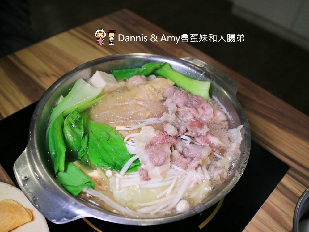 《新竹百來元平價小火鍋》8鍋臭臭鍋（新竹民權店)。無限量享用白飯、滷肉飯、涼麵、王子麵、雞絲麵、飲料、冰淇淋、爆米花︱巨城附近 （影片）