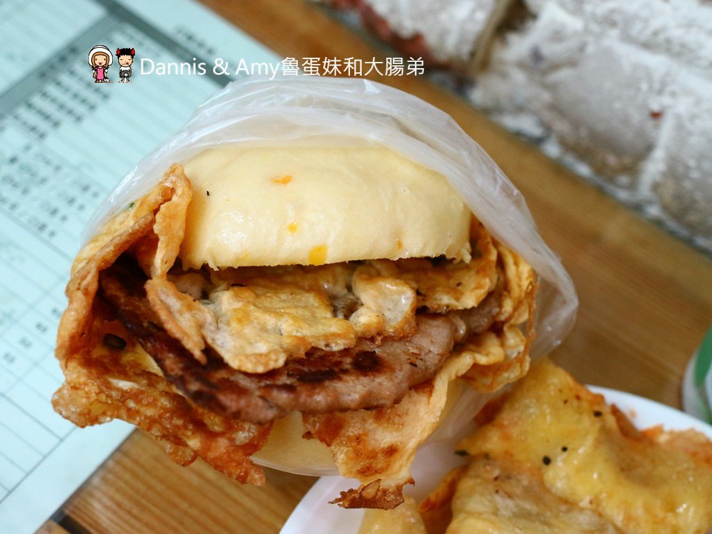 《新竹早餐推薦》應許地18早午餐。健康又好吃的早餐美食。大份量饅頭肉排蛋。Q彈多饀料蛋餅︱新竹高商十八尖山旁（影片）