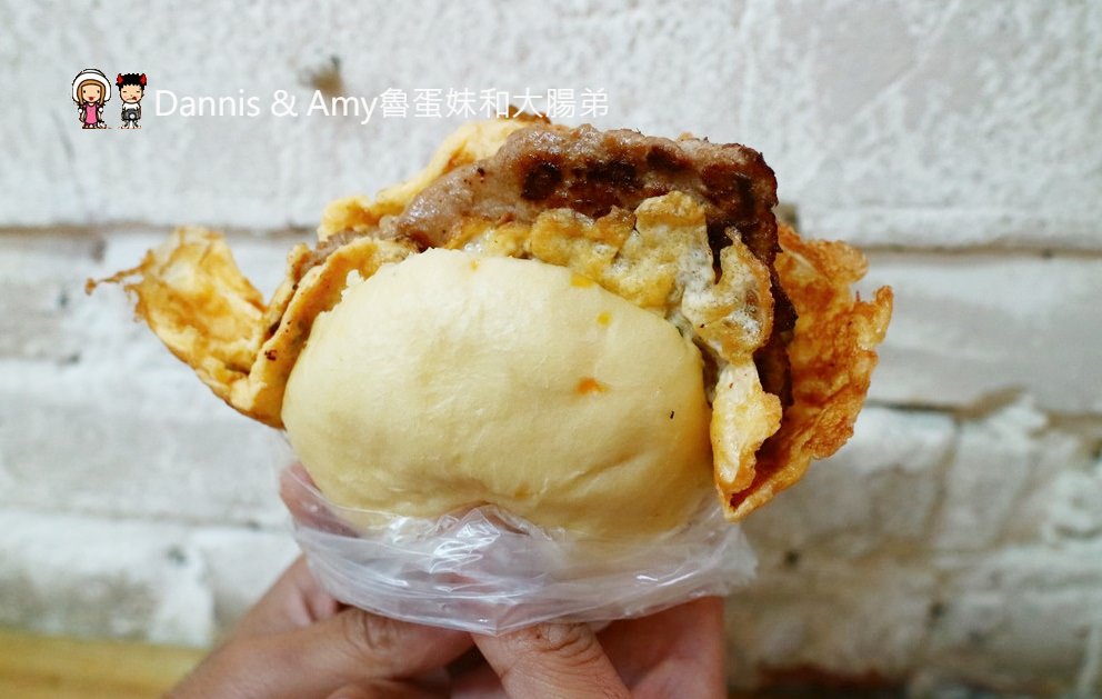 《新竹早餐推薦》應許地18早午餐。健康又好吃的早餐美食。大份量饅頭肉排蛋。Q彈多饀料蛋餅︱新竹高商十八尖山旁（影片）
