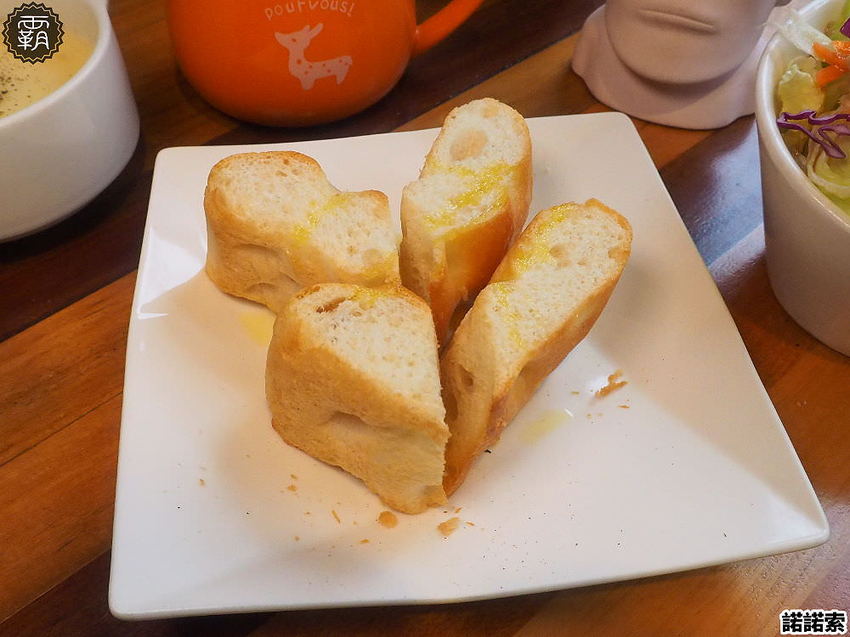 諾諾索義式料理，義大利麵爆多蛤蠣，蛤蠣圈滿滿圍個兩圈，CP值超高~