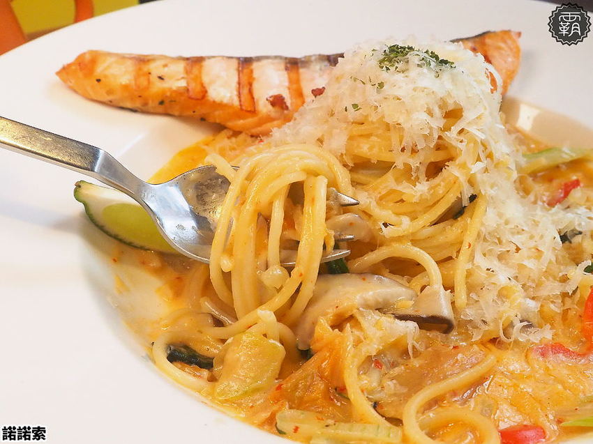 諾諾索義式料理，義大利麵爆多蛤蠣，蛤蠣圈滿滿圍個兩圈，CP值超高~