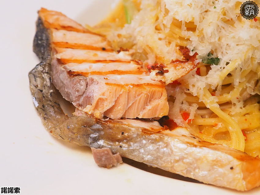 諾諾索義式料理，義大利麵爆多蛤蠣，蛤蠣圈滿滿圍個兩圈，CP值超高~