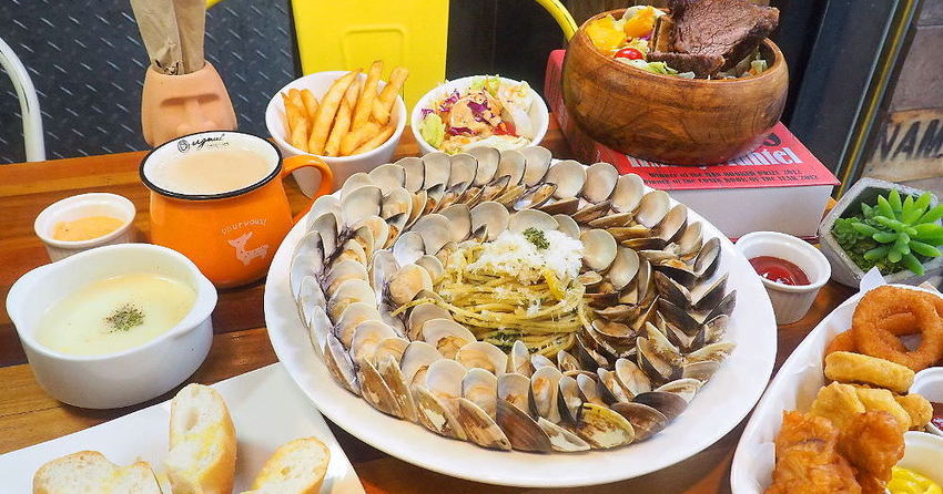 諾諾索義式料理，義大利麵爆多蛤蠣，蛤蠣圈滿滿圍個兩圈，CP值超高~