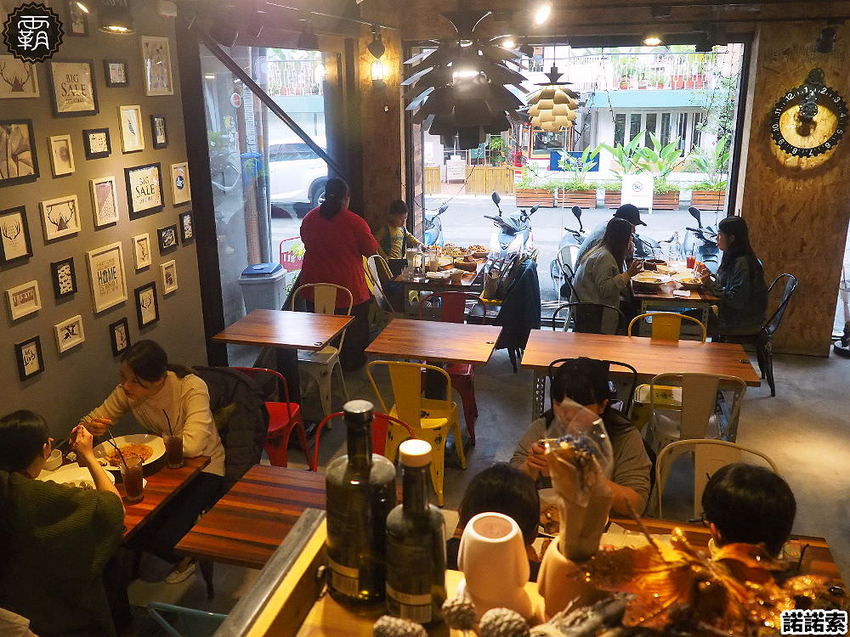 諾諾索義式料理，義大利麵爆多蛤蠣，蛤蠣圈滿滿圍個兩圈，CP值超高~