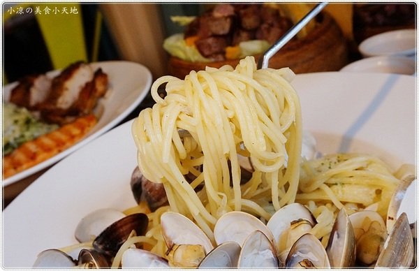 諾諾索 Non Lo So:諾諾索 Non Lo So║貨櫃屋太跳Tone!隱藏中友百貨巷弄內,平價義式料理,超浮誇骰子牛沙拉山!