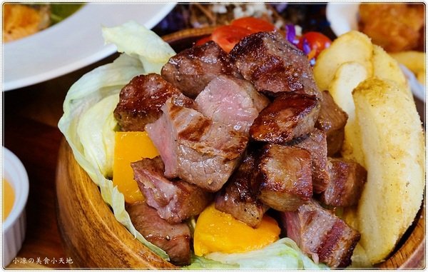 諾諾索 Non Lo So:諾諾索 Non Lo So║貨櫃屋太跳Tone!隱藏中友百貨巷弄內,平價義式料理,超浮誇骰子牛沙拉山!