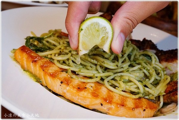 諾諾索 Non Lo So:諾諾索 Non Lo So║貨櫃屋太跳Tone!隱藏中友百貨巷弄內,平價義式料理,超浮誇骰子牛沙拉山!