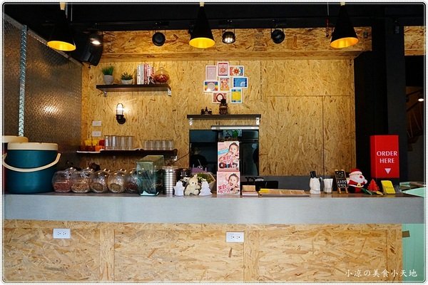 諾諾索 Non Lo So:諾諾索 Non Lo So║貨櫃屋太跳Tone!隱藏中友百貨巷弄內,平價義式料理,超浮誇骰子牛沙拉山!