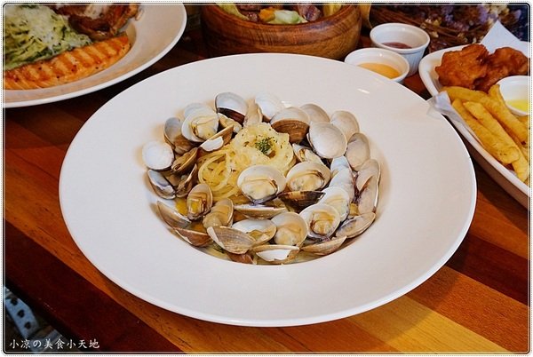 諾諾索 Non Lo So:諾諾索 Non Lo So║貨櫃屋太跳Tone!隱藏中友百貨巷弄內,平價義式料理,超浮誇骰子牛沙拉山!