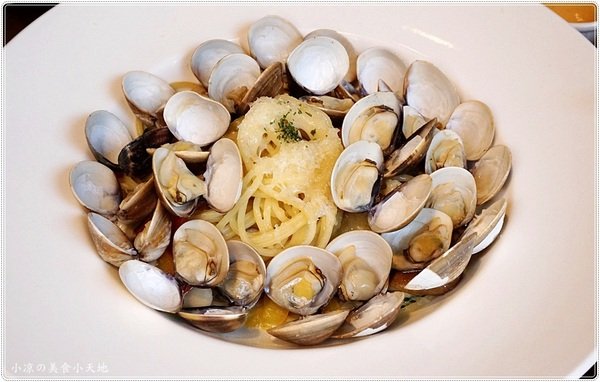 諾諾索 Non Lo So:諾諾索 Non Lo So║貨櫃屋太跳Tone!隱藏中友百貨巷弄內,平價義式料理,超浮誇骰子牛沙拉山!