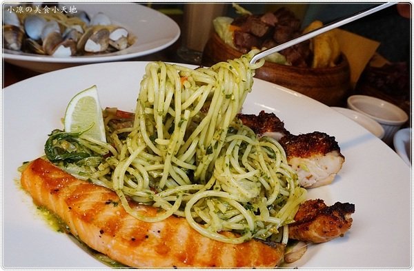 諾諾索 Non Lo So:諾諾索 Non Lo So║貨櫃屋太跳Tone!隱藏中友百貨巷弄內,平價義式料理,超浮誇骰子牛沙拉山!