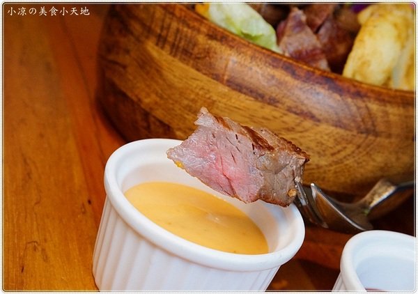 諾諾索 Non Lo So:諾諾索 Non Lo So║貨櫃屋太跳Tone!隱藏中友百貨巷弄內,平價義式料理,超浮誇骰子牛沙拉山!