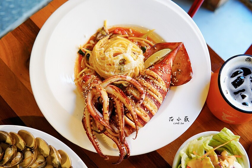 諾諾索Non Lo So義式料理一中店，台中巷弄隱藏美食餐廳，150元起平價美味，整圈蛤蠣和超大隻中捲浮誇限量供應 - Cyndi loves享食天堂