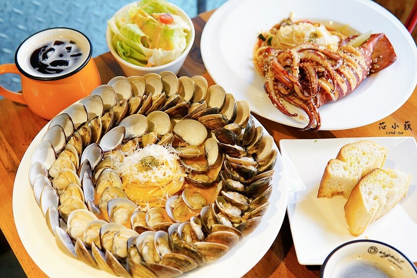 諾諾索Non Lo So義式料理一中店，台中巷弄隱藏美食餐廳，150元起平價美味，整圈蛤蠣和超大隻中捲浮誇限量供應 - Cyndi loves享食天堂