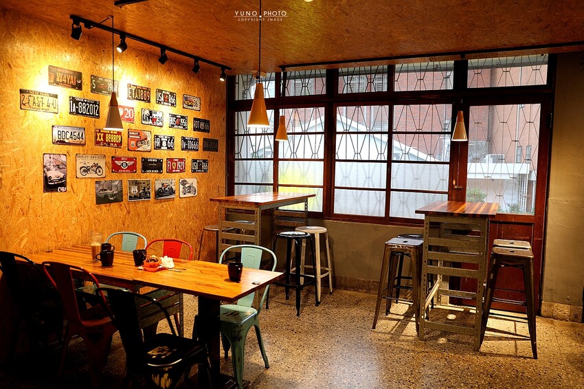 痛風慎入！超狂大龍蝦霸氣上桌 讓海鮮控都爆動｜諾諾索NonLoSo義式料理(一中商圈美食)