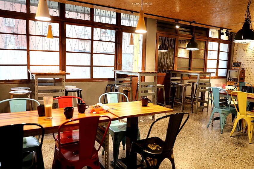 痛風慎入！超狂大龍蝦霸氣上桌 讓海鮮控都爆動｜諾諾索NonLoSo義式料理(一中商圈美食)