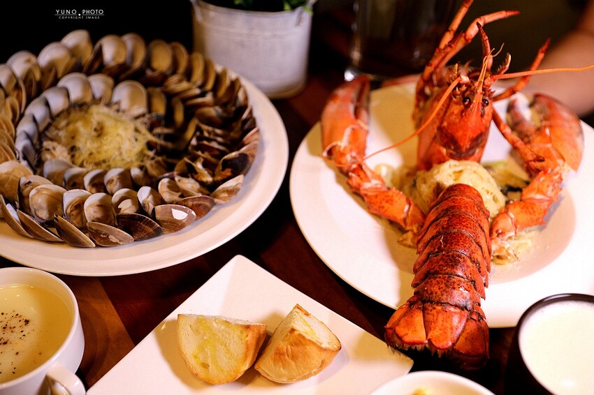 痛風慎入！超狂大龍蝦霸氣上桌 讓海鮮控都爆動｜諾諾索NonLoSo義式料理(一中商圈美食)