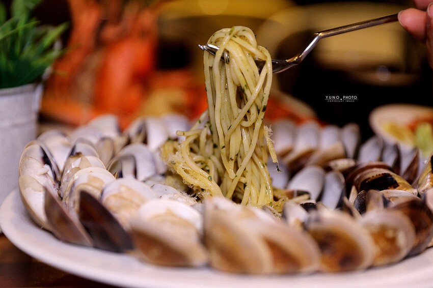 痛風慎入！超狂大龍蝦霸氣上桌 讓海鮮控都爆動｜諾諾索NonLoSo義式料理(一中商圈美食)