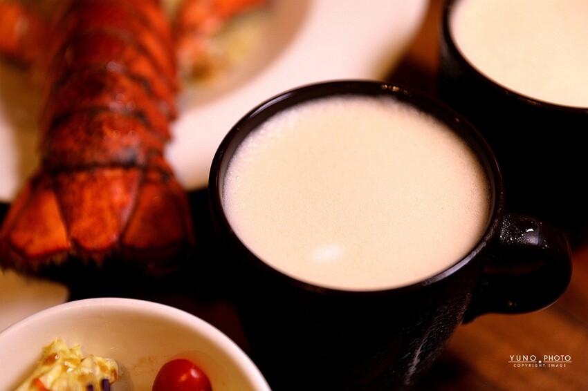 痛風慎入！超狂大龍蝦霸氣上桌 讓海鮮控都爆動｜諾諾索NonLoSo義式料理(一中商圈美食)