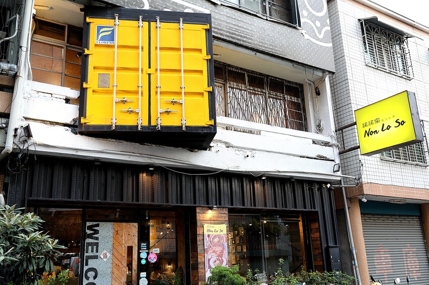 痛風慎入！超狂大龍蝦霸氣上桌 讓海鮮控都爆動｜諾諾索NonLoSo義式料理(一中商圈美食)