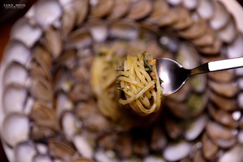 痛風慎入！超狂大龍蝦霸氣上桌 讓海鮮控都爆動｜諾諾索NonLoSo義式料理(一中商圈美食)