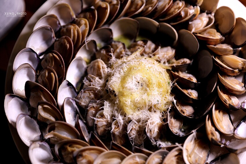 痛風慎入！超狂大龍蝦霸氣上桌 讓海鮮控都爆動｜諾諾索NonLoSo義式料理(一中商圈美食)