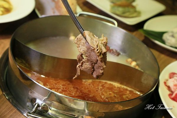 周記港食：【台南美食】港式火鍋開賣！燒臘商業午餐平日限定開賣，市政府週邊美食：周記港食