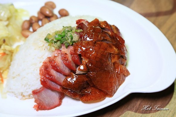 周記港食：【台南美食】港式火鍋開賣！燒臘商業午餐平日限定開賣，市政府週邊美食：周記港食