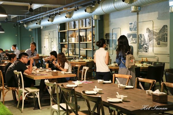 周記港食：【台南美食】港式火鍋開賣！燒臘商業午餐平日限定開賣，市政府週邊美食：周記港食