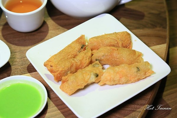 周記港食：【台南美食】港式火鍋開賣！燒臘商業午餐平日限定開賣，市政府週邊美食：周記港食