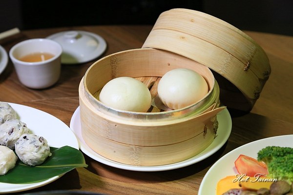 周記港食：【台南美食】港式火鍋開賣！燒臘商業午餐平日限定開賣，市政府週邊美食：周記港食