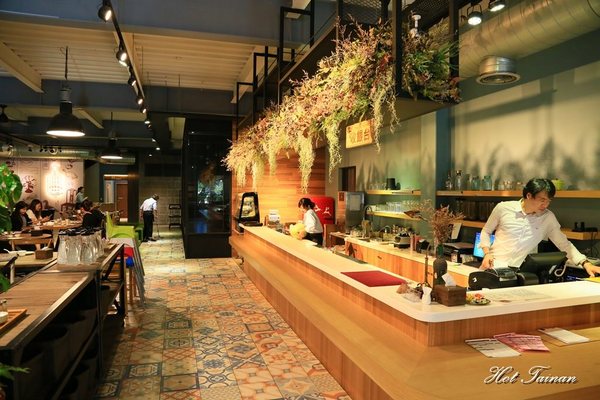 周記港食：【台南美食】港式火鍋開賣！燒臘商業午餐平日限定開賣，市政府週邊美食：周記港食