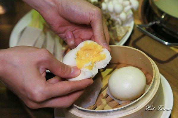 周記港食：【台南美食】港式火鍋開賣！燒臘商業午餐平日限定開賣，市政府週邊美食：周記港食