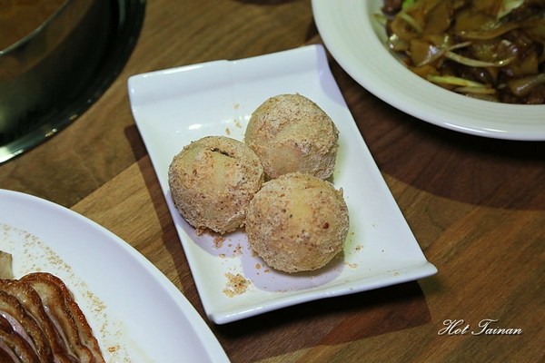 周記港食：【台南美食】港式火鍋開賣！燒臘商業午餐平日限定開賣，市政府週邊美食：周記港食