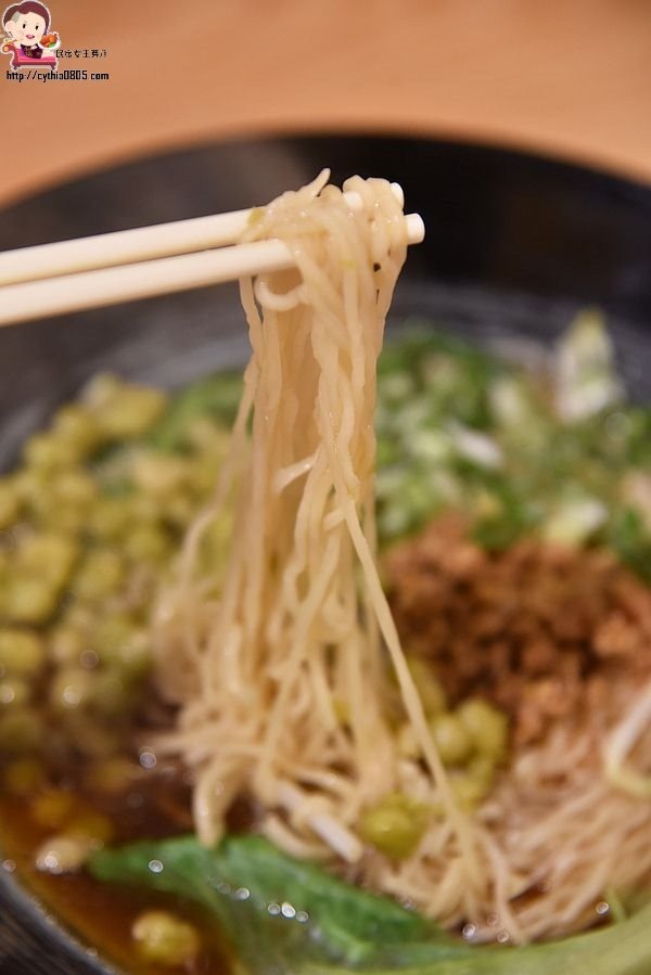 桃園中壢美食-哭鼻子酸辣粉-多口味客製化的酸辣粉,下午不打烊好貼心 @民宿女王芽月-美食.旅遊.全台趴趴走