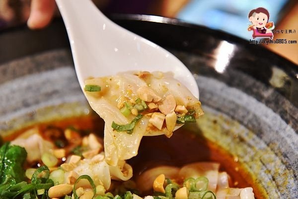 桃園中壢美食-哭鼻子酸辣粉-多口味客製化的酸辣粉,下午不打烊好貼心 @民宿女王芽月-美食.旅遊.全台趴趴走