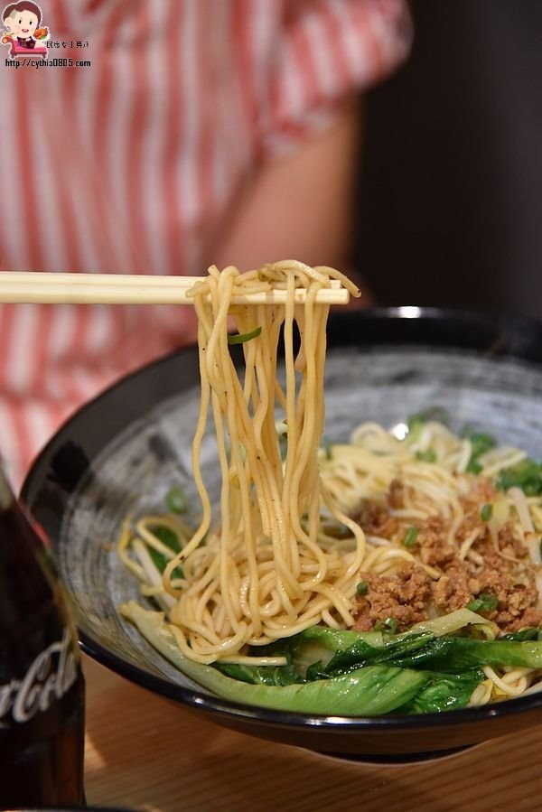 桃園中壢美食-哭鼻子酸辣粉-多口味客製化的酸辣粉,下午不打烊好貼心 @民宿女王芽月-美食.旅遊.全台趴趴走