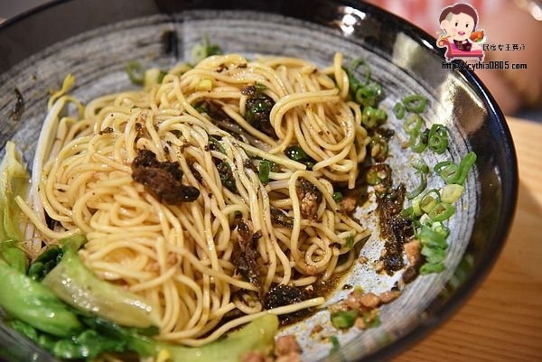 桃園中壢美食-哭鼻子酸辣粉-多口味客製化的酸辣粉,下午不打烊好貼心 @民宿女王芽月-美食.旅遊.全台趴趴走