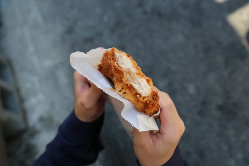 [台南]成大雞排推薦 育樂街銅板美食 彩色雞排IG打卡點 雞排本色成功店