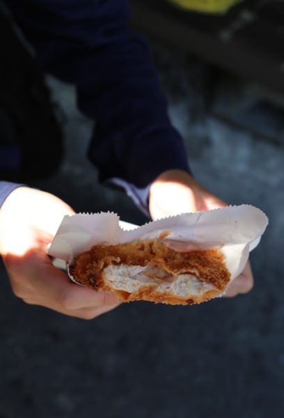 [台南]成大雞排推薦 育樂街銅板美食 彩色雞排IG打卡點 雞排本色成功店