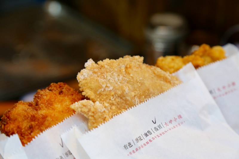 [台南]成大雞排推薦 育樂街銅板美食 彩色雞排IG打卡點 雞排本色成功店