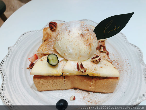 圓圓家愛吃貨-《台北中山》網美瘋IG打卡聖地，酸甜草莓好滋味，初戀好味道