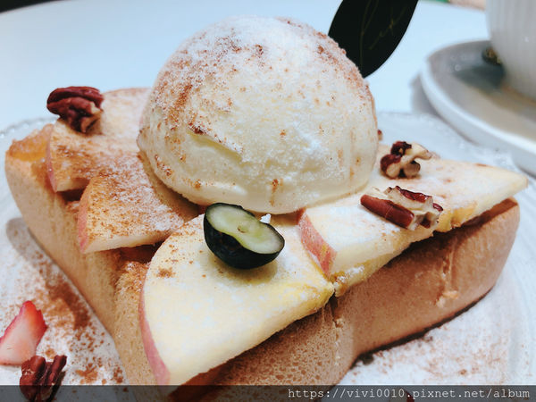 圓圓家愛吃貨-《台北中山》網美瘋IG打卡聖地，酸甜草莓好滋味，初戀好味道