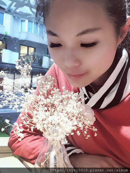 圓圓家愛吃貨-《台北中山》網美瘋IG打卡聖地，酸甜草莓好滋味，初戀好味道